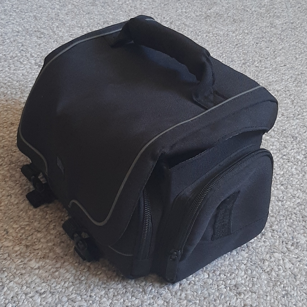 Case Logic Camera Bag. - Picture 2 of 8